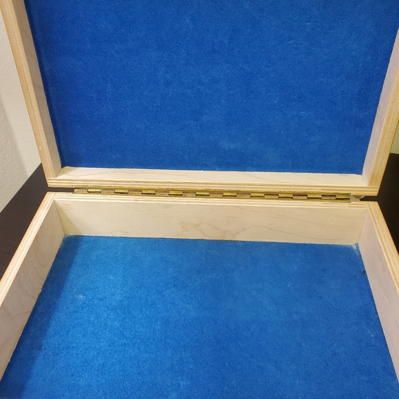 Russian Embossed Trinket Box - Picture 6 of 9